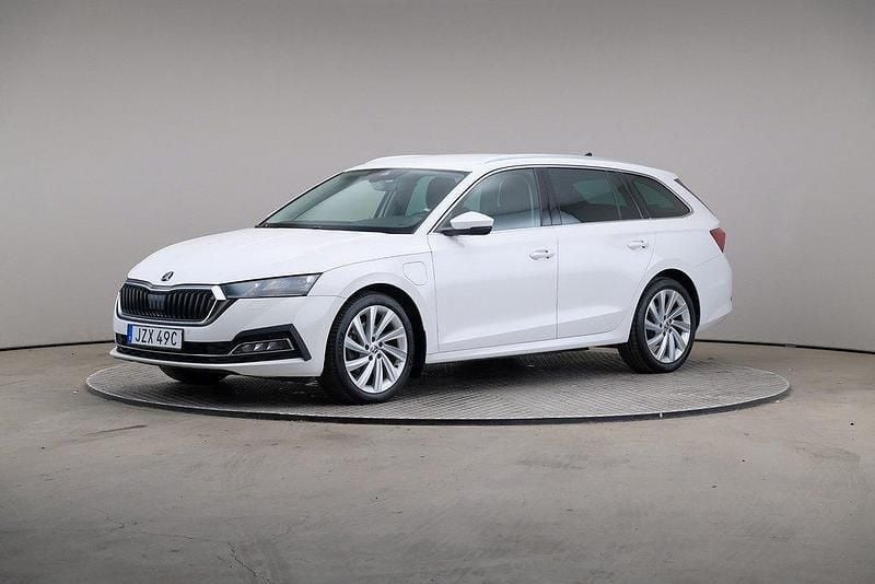 Vit Begagnad 2021 Skoda Octavia Business Line Kombi | 229 000 kr (Bra pris) - Bild 1/4