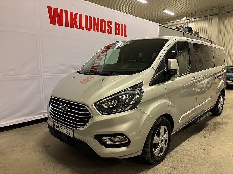 Grå Begagnad 2019 Ford Tourneo Minibuss | 299 900 kr (Dyr) - Bild 1/4