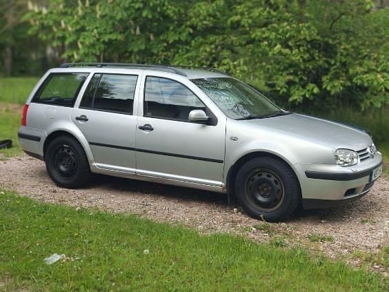 Silver Begagnad 2004 VW Golf IV Ocean Kombi | 10 000 kr (Bra pris) - Bild 1/4