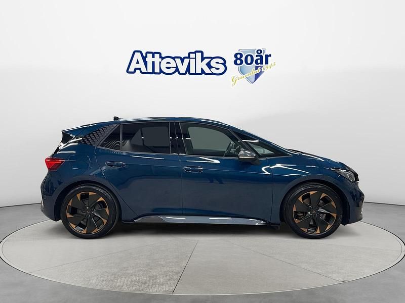 Begagnad Cupra Born e-Boost 169 kW (231 HK) 2022 Blå Halvkombi