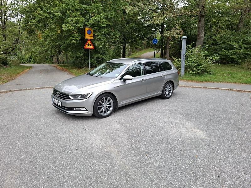 Silver Begagnad 2016 VW Passat GT Kombi | 149 000 kr (Bra pris) - Bild 1/4