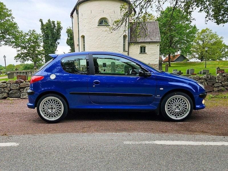 Blå Begagnad 2002 Peugeot 206 GTi Halvkombi | 45 000 kr (Dyr) - Bild 1/4