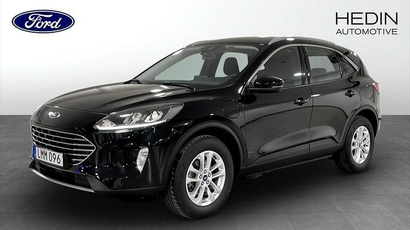 Svart (black) Begagnad 2022 Ford Kuga Titanium SUV | 259 900 kr (Marknadspris) - Bild 1/4