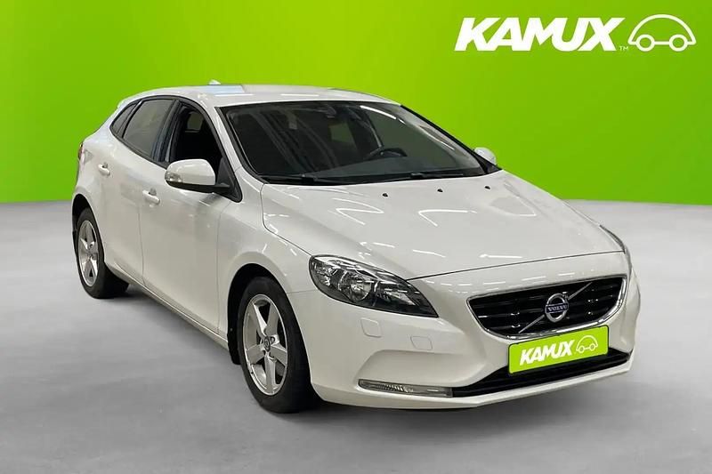 Vit Begagnad 2016 Volvo V40 Kinetic Kombi | 108 900 kr (Marknadspris) - Bild 1/4