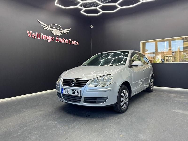 Silver Begagnad 2007 VW Polo Comfortline Halvkombi | 29 900 kr (Marknadspris) - Bild 1/4