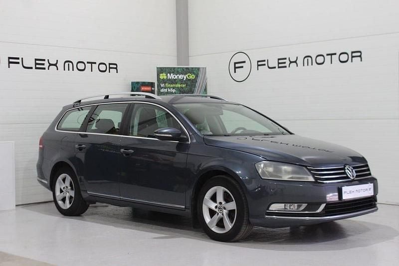 Ljusgrå (grå) Begagnad 2012 VW Passat Kombi | 69 800 kr (Marknadspris) - Bild 1/4