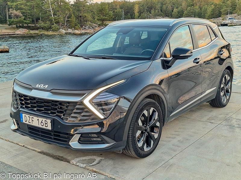 Svart Begagnad 2022 Kia Sportage Advance SUV | 329 000 kr (Marknadspris) - Bild 1/4