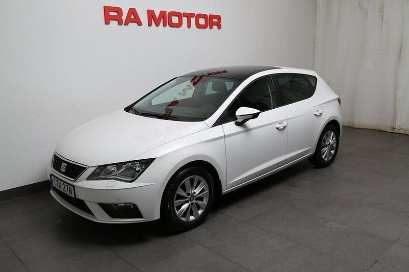Vit Begagnad 2019 Seat Leon Style Halvkombi | 139 900 kr (Bra pris) - Bild 1/3