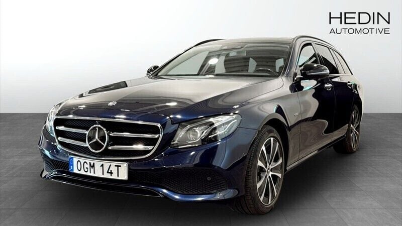 Mörkblå (blue) Begagnad 2019 Mercedes E300 Kombi | 338 900 kr (Marknadspris) - Bild 1/4