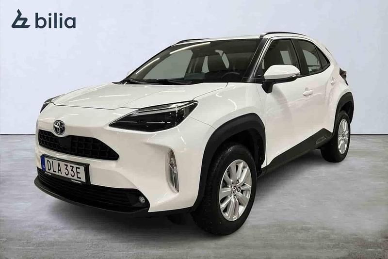 Vit Begagnad 2023 Toyota Yaris Cross SUV | 264 900 kr (Marknadspris) - Bild 1/1