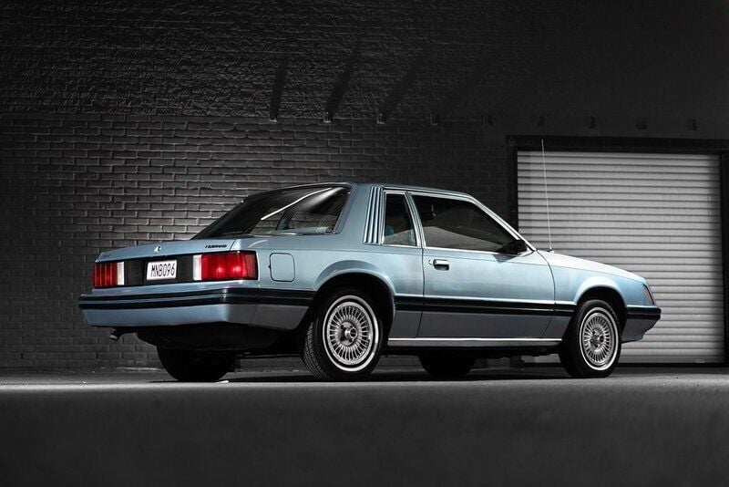 Begagnad Ford Mustang Ghia 120 HK (88 kW) 1981 Ljusblå Sportkupé