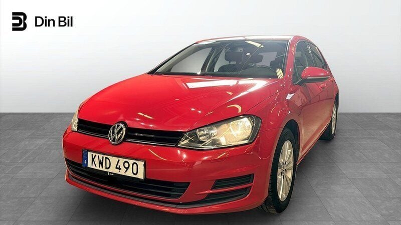 Röd (tornadoröd) Begagnad 2015 VW Golf VII Halvkombi | 134 900 kr (Marknadspris) - Bild 1/4