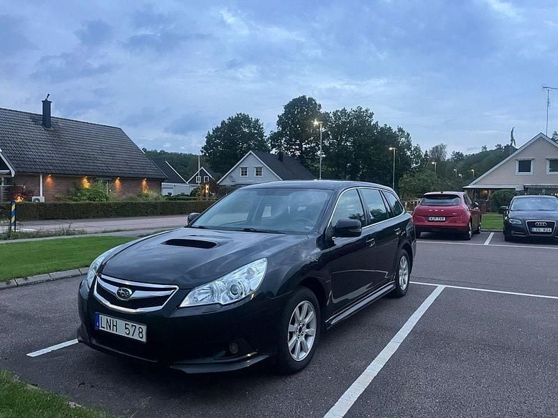 Svart Begagnad 2011 Subaru Legacy Kombi | 39 000 kr - Bild 1/4