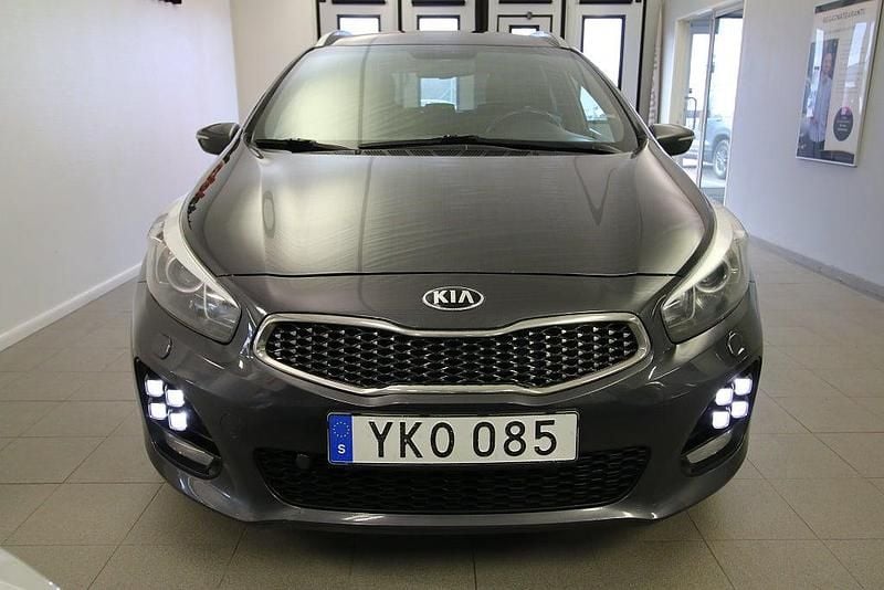 Begagnad Kia Ceed 136 HK (100 kW) 2017 Grå Halvkombi