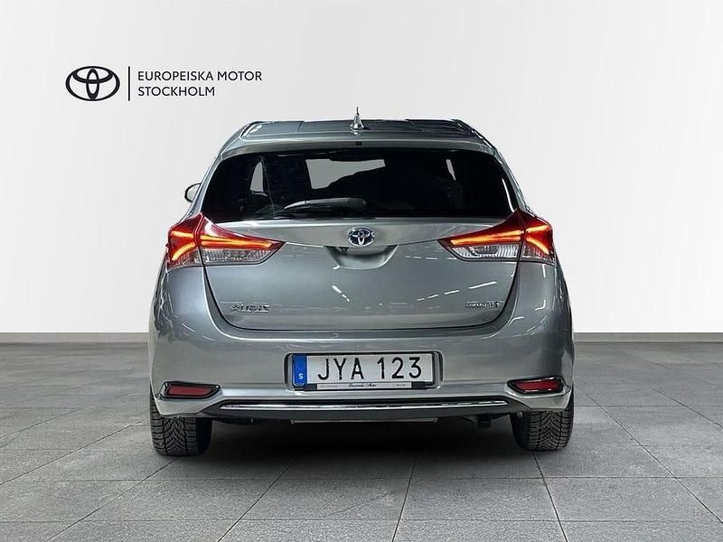 Begagnad Toyota Auris Hybrid Edition 136 HK (100 kW) 2018 Gråmetallic