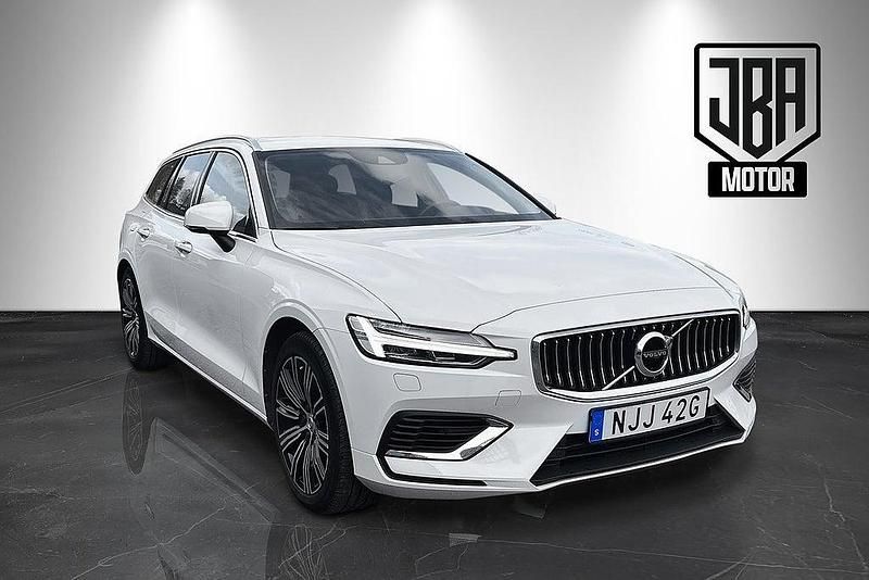 Vit Begagnad 2021 Volvo V60 Kombi | 295 000 kr (Bra pris) - Bild 1/4