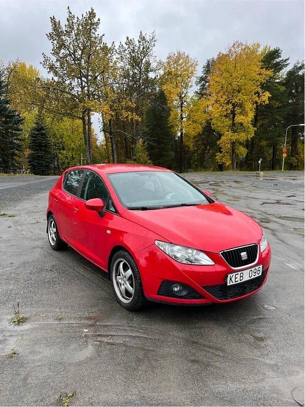 Röd Begagnad 2010 Seat Ibiza Style Halvkombi | 46 000 kr (Bra pris) - Bild 1/4