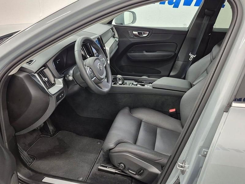 Begagnad Volvo XC60 Core 253 HK (186 kW) 2024 Vapour grey metallic SUV