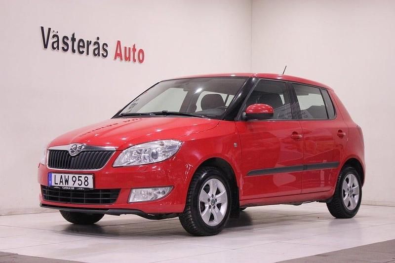 Begagnad Skoda Fabia Elegance 86 HK (63 kW) 2013 Röd Halvkombi