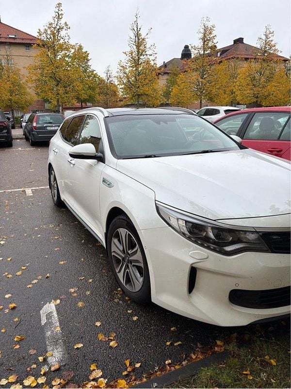 Vit Begagnad 2018 Kia Optima Hybrid Sport Sedan | 165 000 kr (Superpris) - Bild 1/4