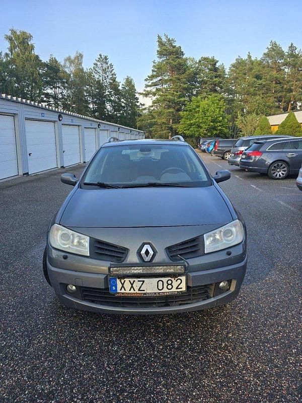 Grå Begagnad 2006 Renault Mégane GrandTour Kombi | 10 000 kr (Dyr) - Bild 1/4