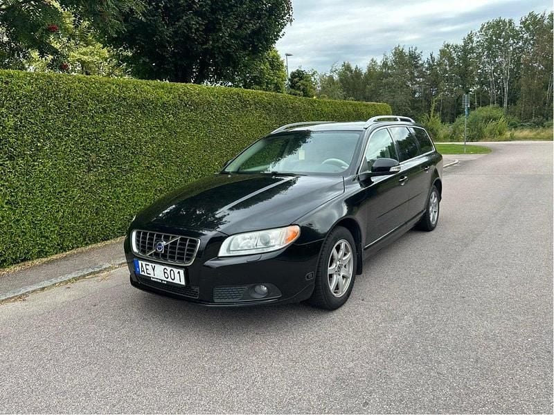 Svart Begagnad 2008 Volvo V70 Summum Kombi | 49 900 kr (Marknadspris) - Bild 1/4