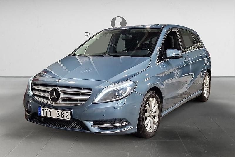 Blå Begagnad 2013 Mercedes B180 Minibuss | 129 900 kr (Marknadspris) - Bild 1/3