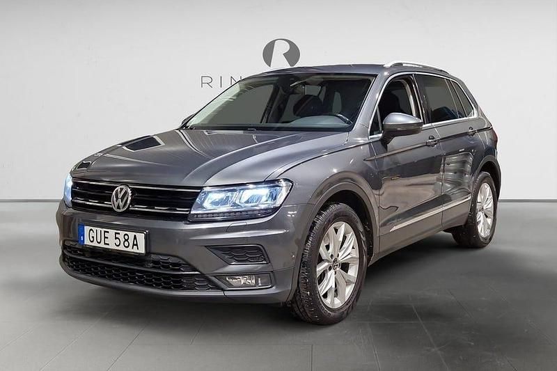 Grå Begagnad 2019 VW Tiguan SUV | 194 900 kr (Marknadspris) - Bild 1/3