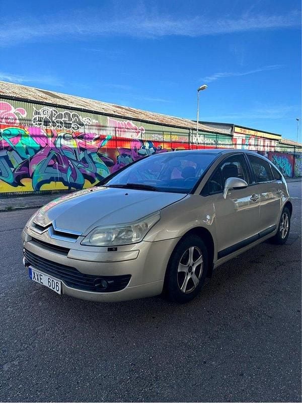 Brun Begagnad 2006 Citroën C4 Halvkombi | 13 500 kr (Dyr) - Bild 1/4