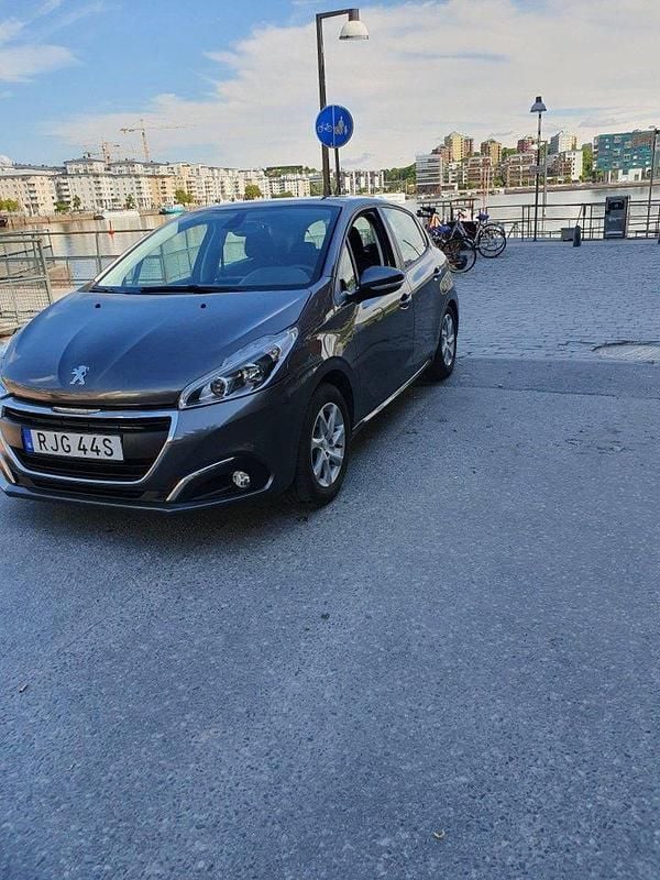 Grå Begagnad 2019 Peugeot 208 Halvkombi | 83 000 kr - Bild 1/4