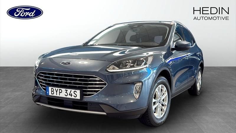 Blå (blue) Begagnad 2022 Ford Kuga Titanium SUV | 269 900 kr (Marknadspris) - Bild 1/4