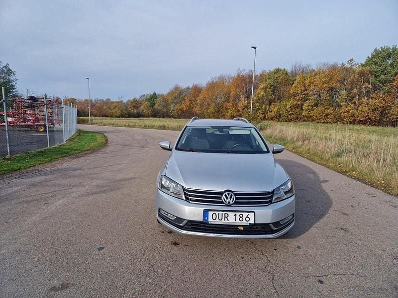 Silver Begagnad 2012 VW Passat Kombi | 57 900 kr (Bra pris) - Bild 1/4