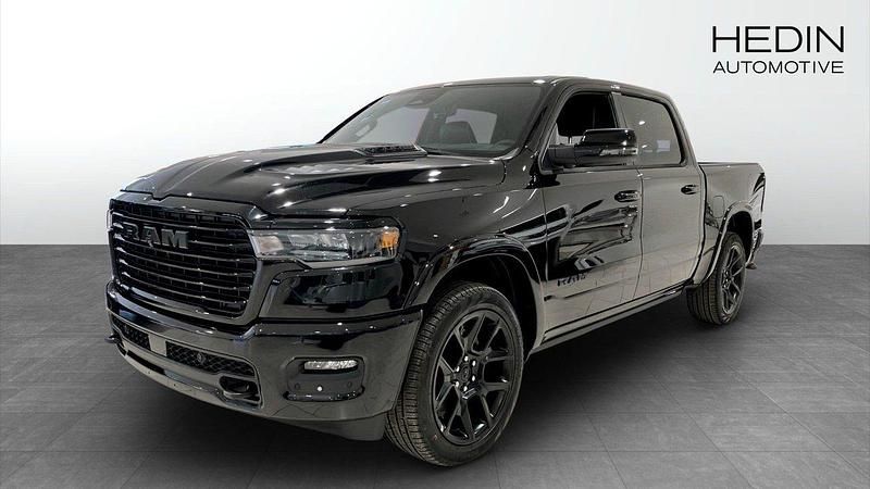 Svart (black) Ny 2025 RAM 1500 Pickup | 1 174 880 kr (Dyr) - Bild 1/4