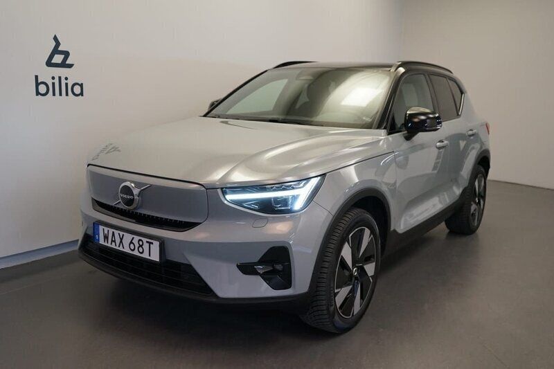 Grå Begagnad 2024 Volvo XC40 Plus SUV | 449 500 kr (Superpris) - Bild 1/3