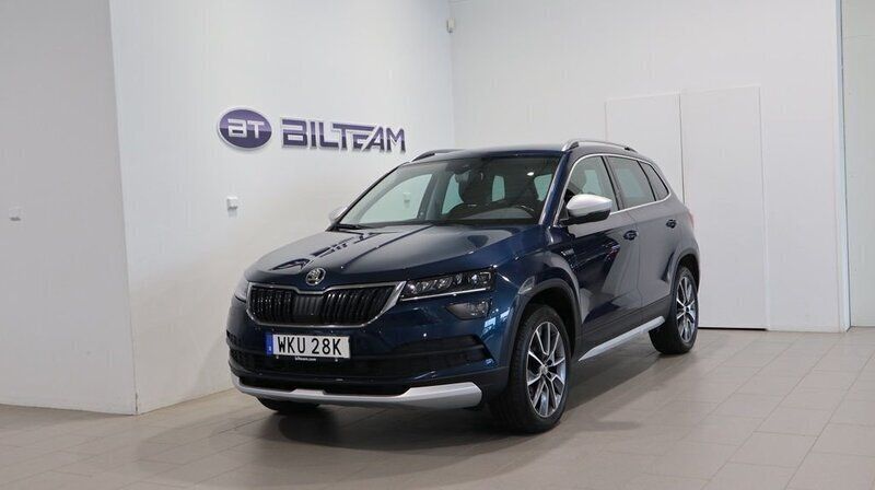 Blå Begagnad 2019 Skoda Karoq SUV | 264 900 kr (Marknadspris) - Bild 1/4