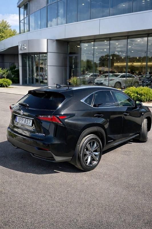 Begagnad Lexus NX300h 197 HK (144 kW) 2015 SUV