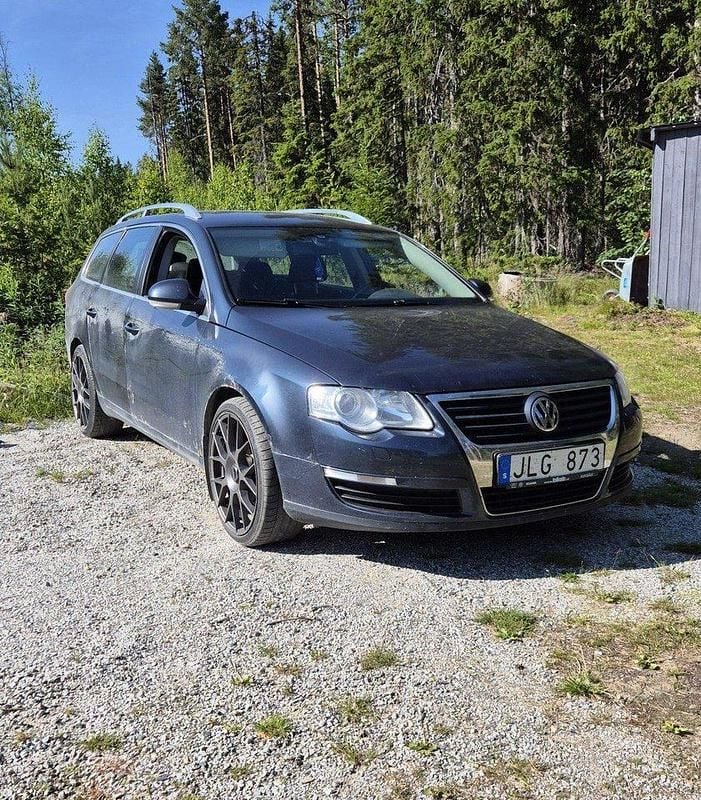 Grå Begagnad 2008 VW Passat Sportline Kombi | 17 500 kr (Bra pris) - Bild 1/3