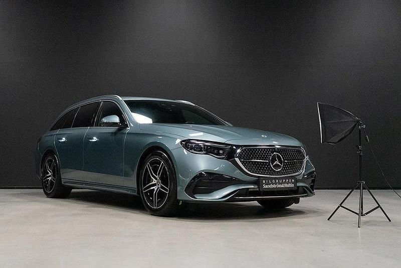 Grön Begagnad 2023 Mercedes E300 AMG Line Premium Kombi | 599 000 kr (Marknadspris) - Bild 1/4