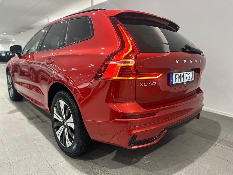 Begagnad Volvo XC60 Plus 462 HK (339 kW) 2023 Röd SUV