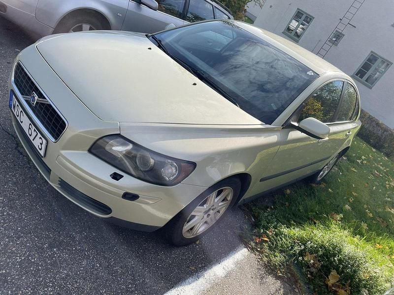 Grön Begagnad 2005 Volvo S40 Sedan | 31 900 kr (Marknadspris) - Bild 1/4
