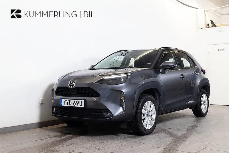 Mörkgrå Begagnad 2025 Toyota Yaris Cross SUV | 289 900 kr (Superpris) - Bild 1/4