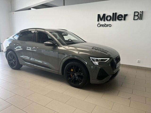 Chronosgrå metallic Begagnad 2022 Audi e-tron Sportback S-Line SUV | 449 000 kr (Marknadspris) - Bild 1/4