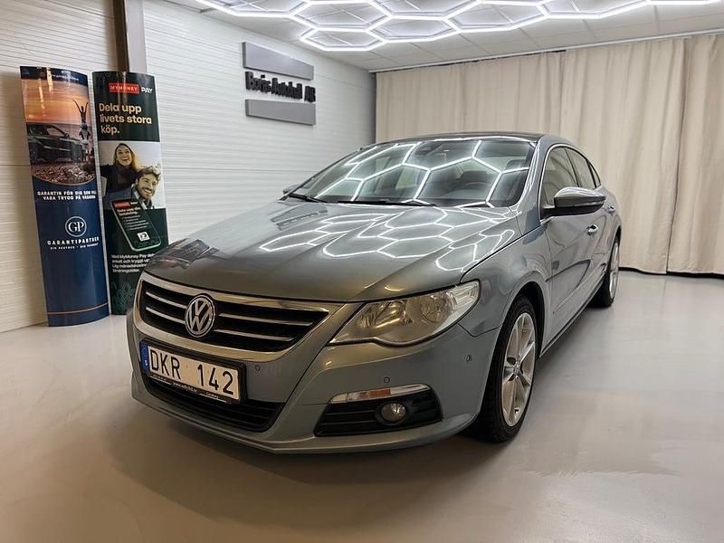 Ljusblå Begagnad 2008 VW Passat Sportkupé | 69 900 kr - Bild 1/4