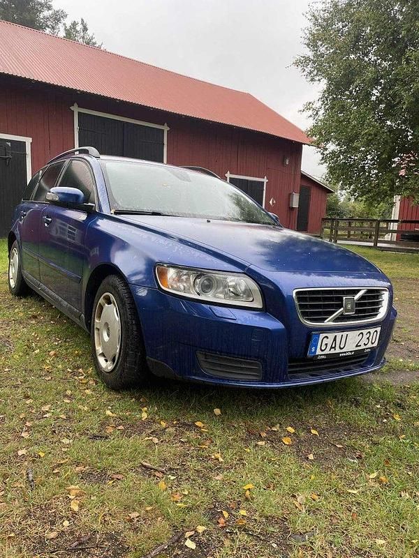 Blå Begagnad 2008 Volvo V50 Kinetic Kombi | 17 500 kr (Bra pris) - Bild 1/4