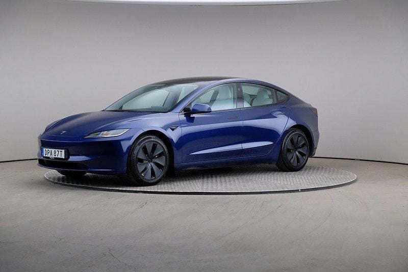 Blå Begagnad 2023 Tesla Model 3 Long Range AWD Sedan | 459 000 kr - Bild 1/4