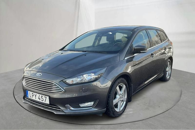 Grå Begagnad 2016 Ford Focus Titanium Kombi | 79 800 kr (Bra pris) - Bild 1/4