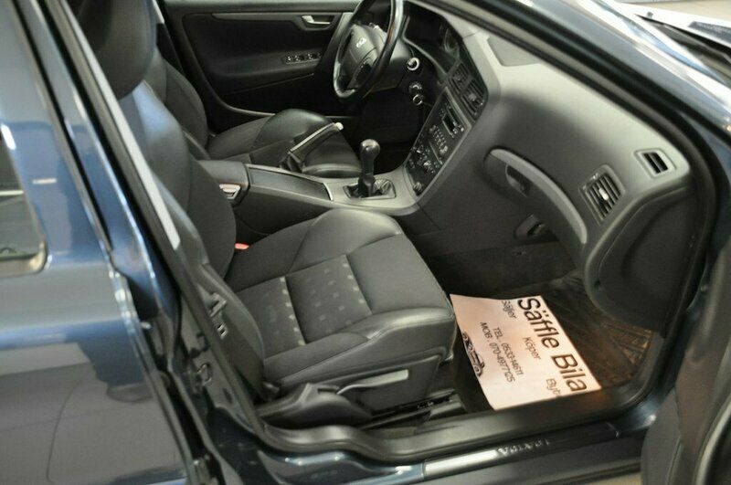 Begagnad Volvo V70 Kinetic 170 HK (125 kW) 2006 Blå Kombi