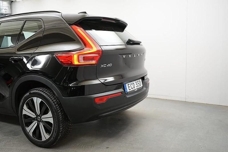 Begagnad Volvo XC40 Core 154 kW (210 HK) 2022 Svart SUV