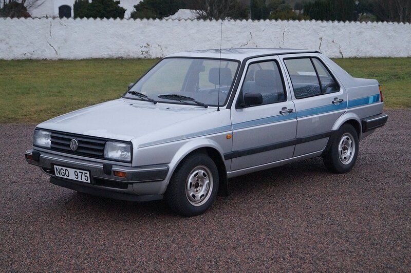 Grå Begagnad 1988 VW Jetta Sedan | 39 900 kr - Bild 1/4