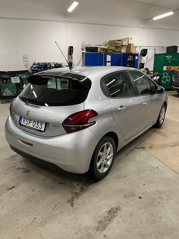 Begagnad Peugeot 208 82 HK (60 kW) 2016 Grey metallic Halvkombi